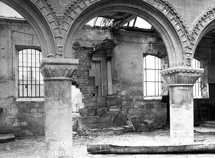 Vue intérieure de la nef : Grandes arcades