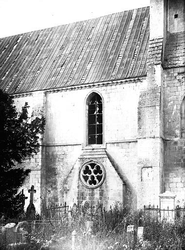 Façade sud de la chapelle du gisant avec rose extérieure