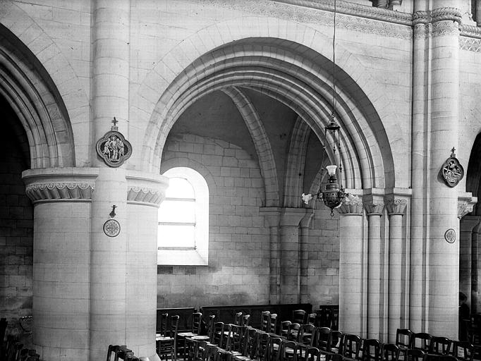 Vue intérieure de la nef : Grande arcade