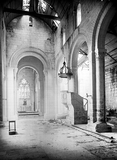 Vue intérieure de la nef et du choeur