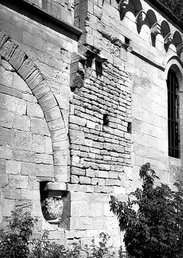 Façade latérale nord : détail des contreforts