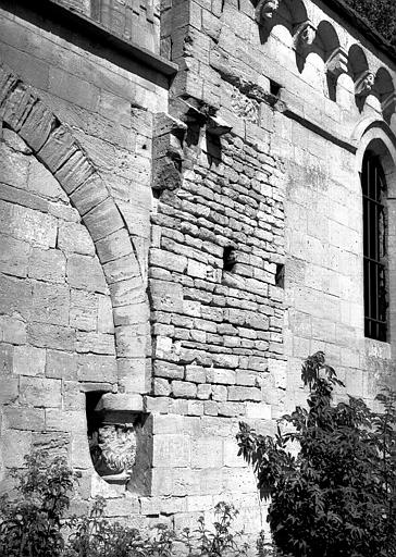 Façade latérale nord : détail des contreforts