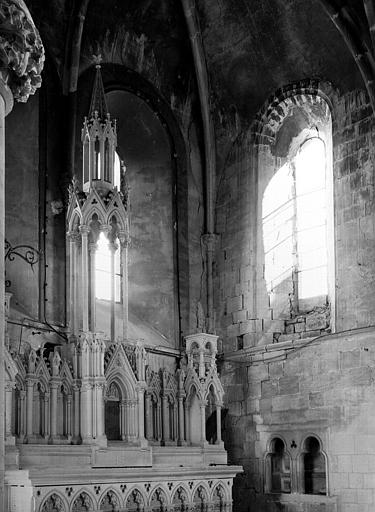 Vue intérieure d'une chapelle