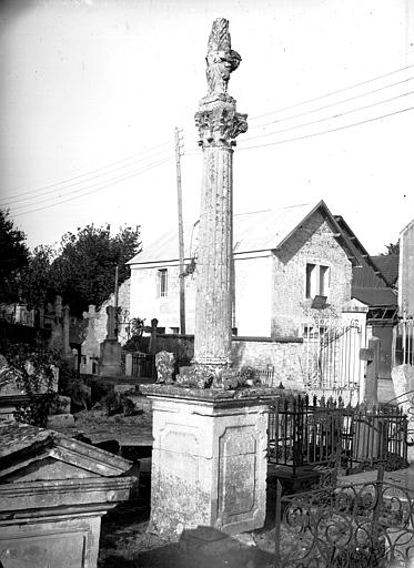 Croix dans le cimetière