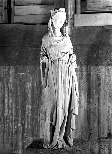 Statue en pierre de Jeanne de France, femme de Charles II le Mauvais