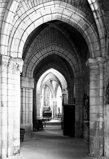 Vue intérieure du collatéral sud vers le choeur