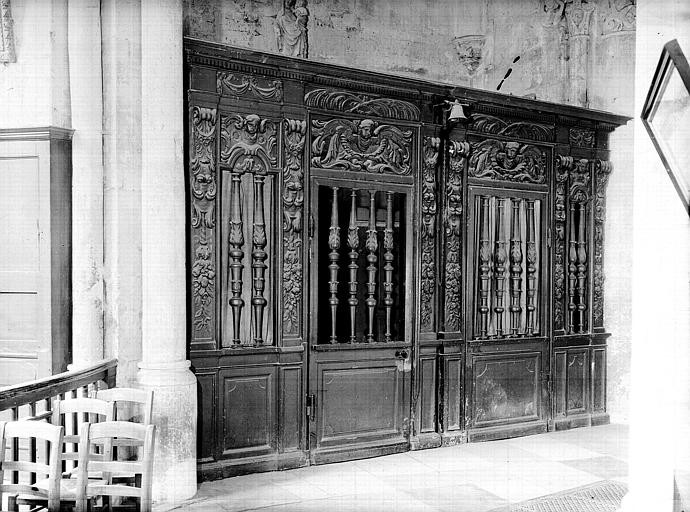 Entrée de la sacristie : boiseries des portes