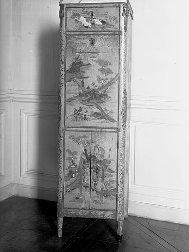 Grand salon : secrétaire chinois en bois - © Ministère de la Culture (France), Médiathèque du patrimoine et de la photographie, diffusion RMN-GP