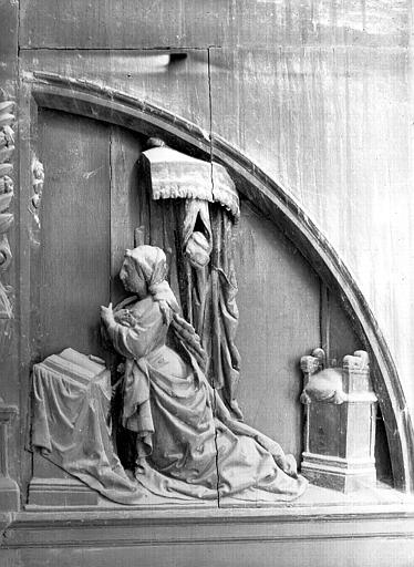 Porte de la chapelle de la Vierge : vierge de l'Annonciation