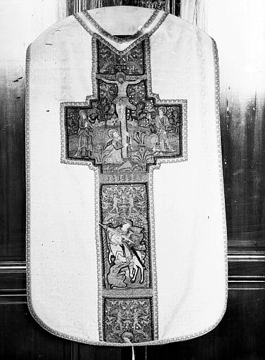 Chasuble brodée, dos - © Ministère de la Culture (France), Médiathèque du patrimoine et de la photographie, diffusion RMN-GP