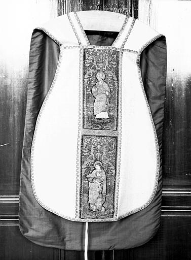 Chasuble brodée, face