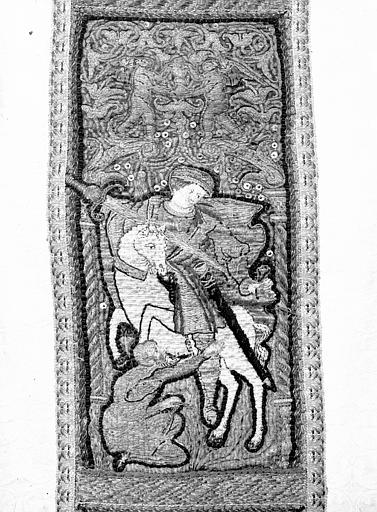 Chasuble brodée : détail de la broderie, face