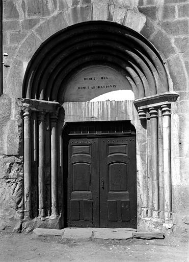 Premier porche de la façade sud