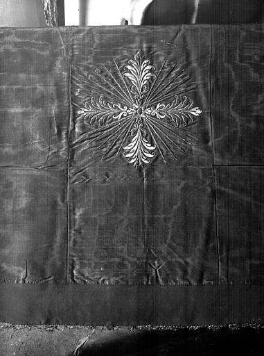 Voile de calice en moire, croix brodée or