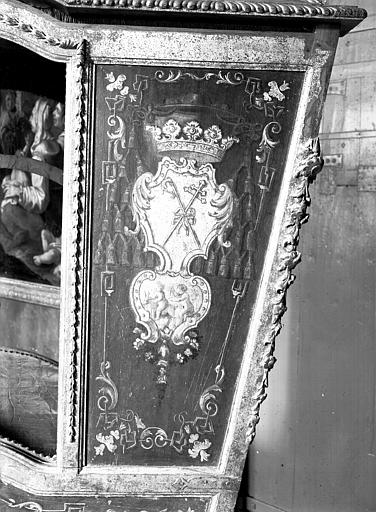 Chaise à porteur de l'archevêque d'Embrun, détail : couronne