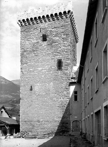 Tour vue de la cour de la caserne