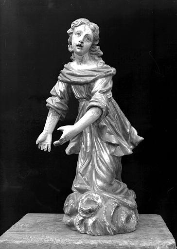 Retable, statuette de jeune fille