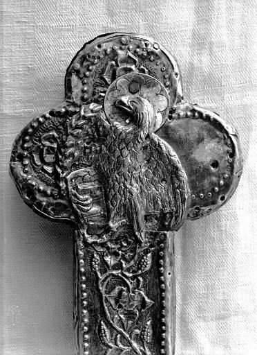 Croix processionnelle, revers, extrémité supérieure