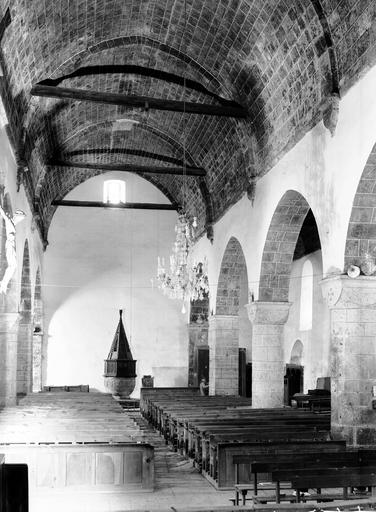 Intérieur, nef vue du choeur