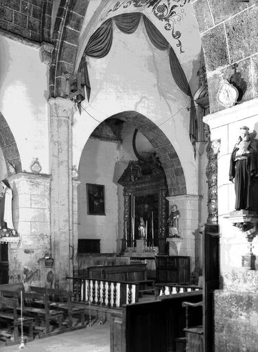 Intérieur, pilier du choeur et travée du choeur