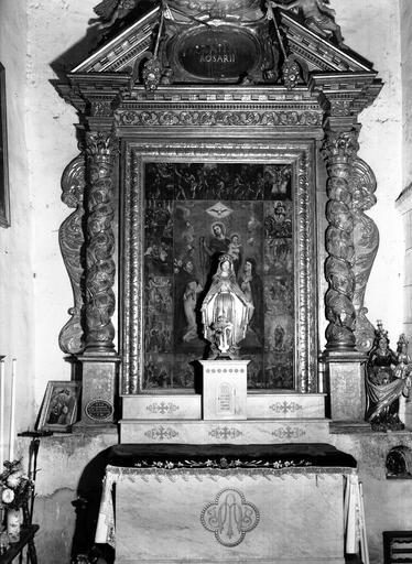 Intérieur, retable, collatéral nord, chapiteaux en bois sculpté et doré