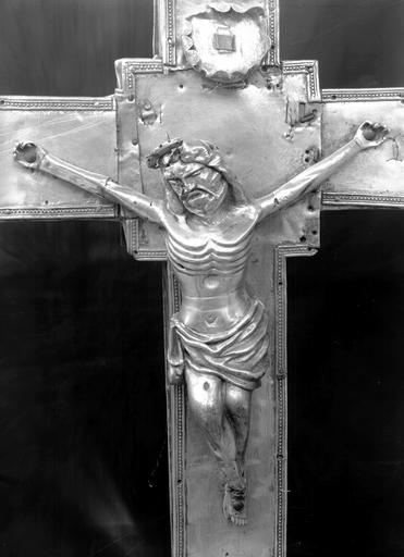 Croix processionnelle, Christ de face, détail