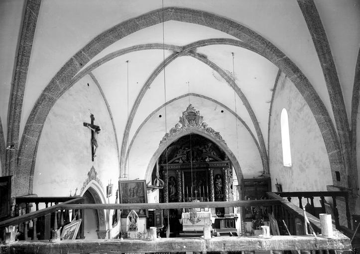 Intérieur, voûtes de la nef, vue des tribunes