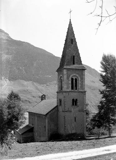 Extérieur, église et clocher, vue ouest