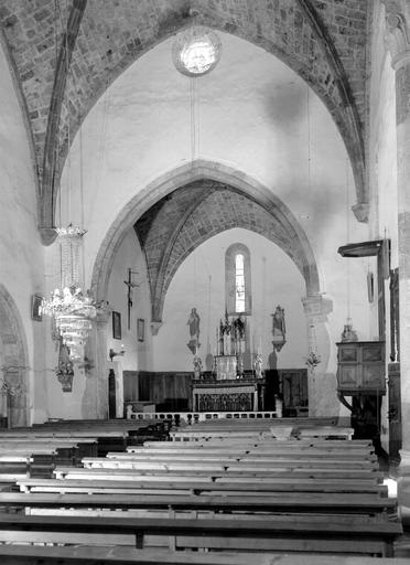 Nef, vue du fond de l'église