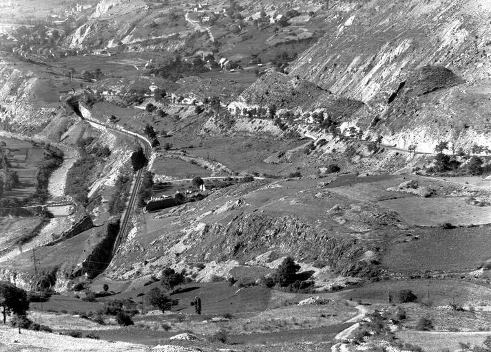 Ensemble, vue de la route des Vigneaux à Presles