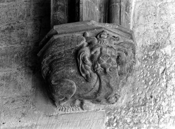 Extérieur, culot console du porche d'entrée