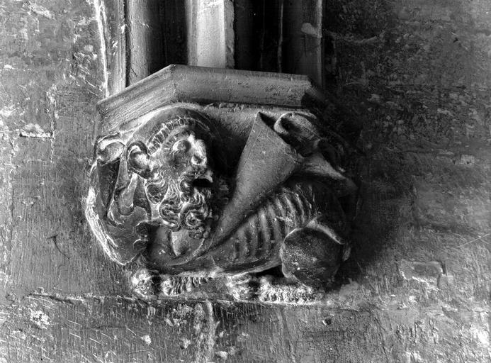 Extérieur, culot console du porche d'entrée