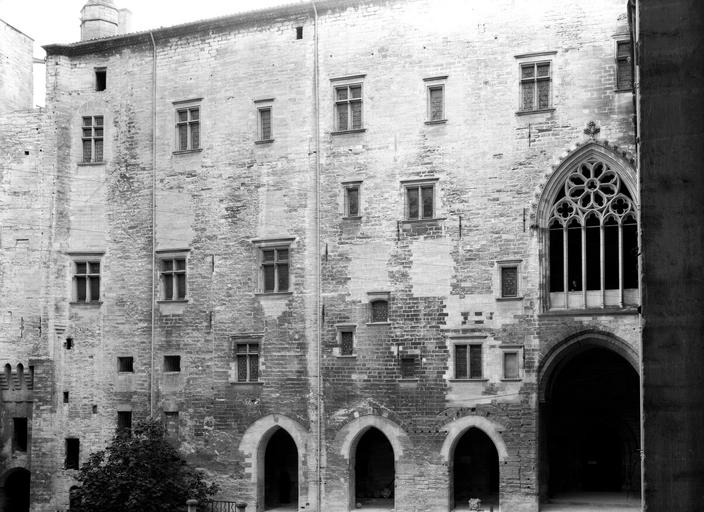 Ensemble de la façade sud sur cour