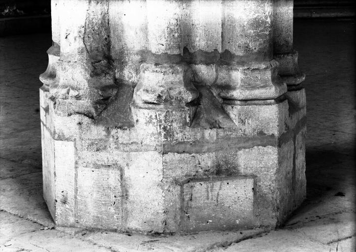 Salle de la grande audience, pile de pilier