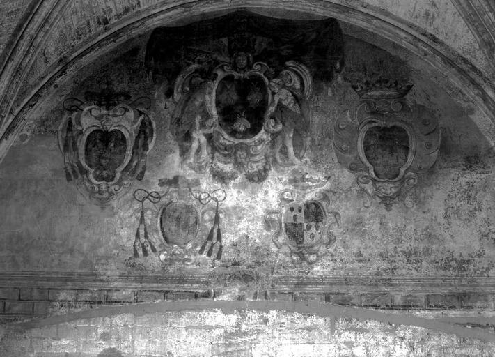 Salle de la Conciergerie, panneau sud, fresque représentant un groupe d'écussons