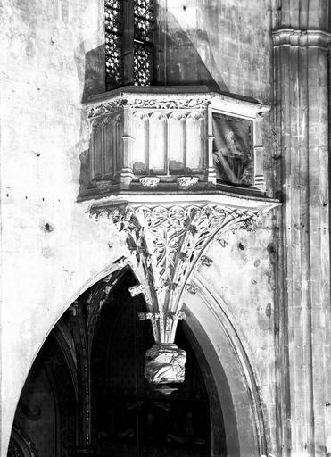 Balcon de pierre, face latérale nord de la nef, profil