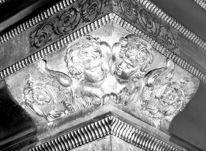 Meuble à objets de culte, têtes d'anges - © Ministère de la Culture (France), Médiathèque du patrimoine et de la photographie, diffusion RMN-GP