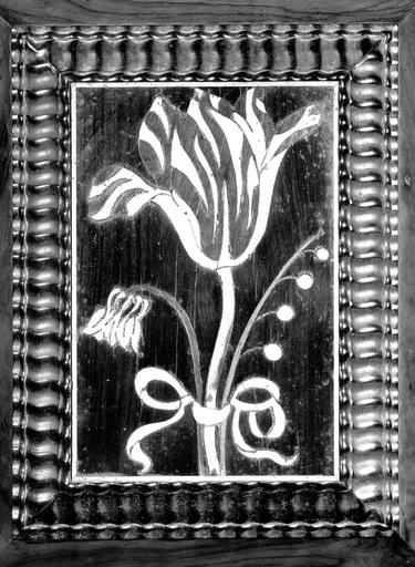 Meuble à objets de culte, fleur incrustée d'ivoire et d'ébène