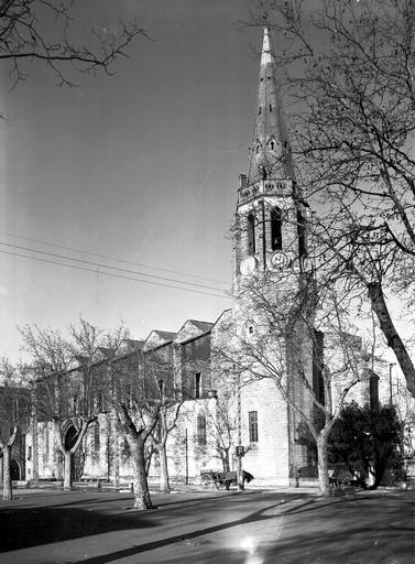 Ensemble de l'église vue du sud-ouest