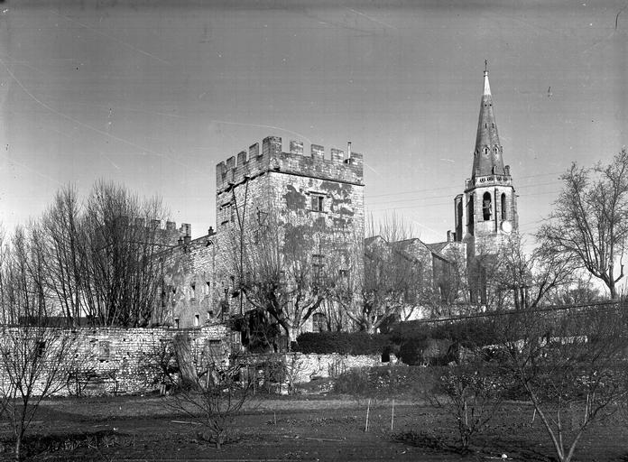 Ensemble des tours et de l'église, vue ouest