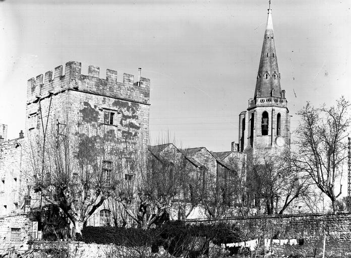 Ensemble des tours et de l'église, vue ouest