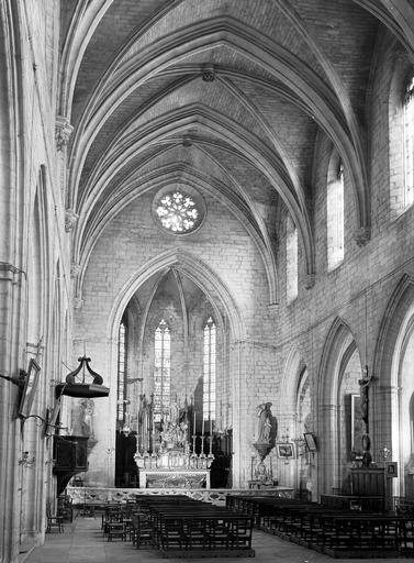 Ensemble de la nef, vue du fond