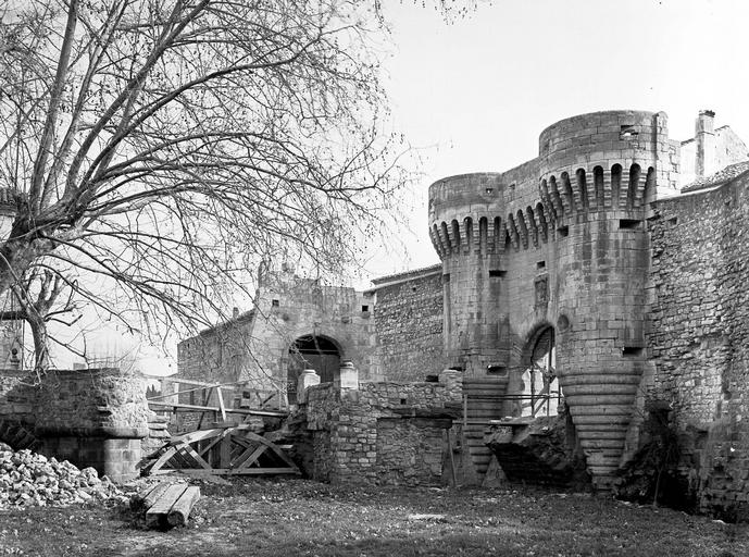 Ensemble avec pont adjacent et chapelle