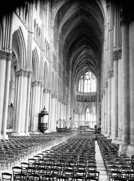 Nef et choeur, ensemble vers l'est