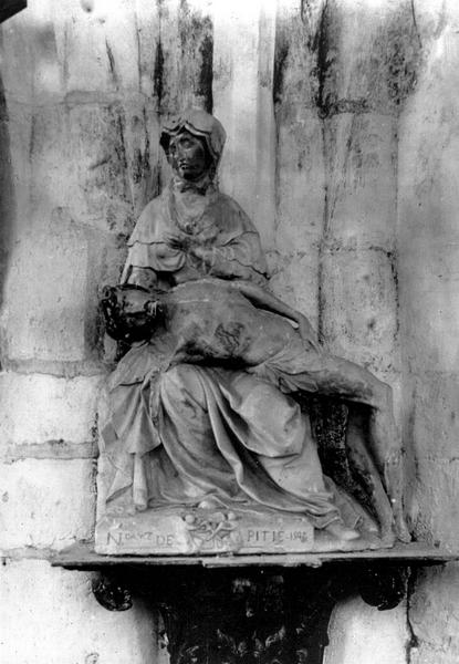 Groupe sculpté : Vierge de Pitié