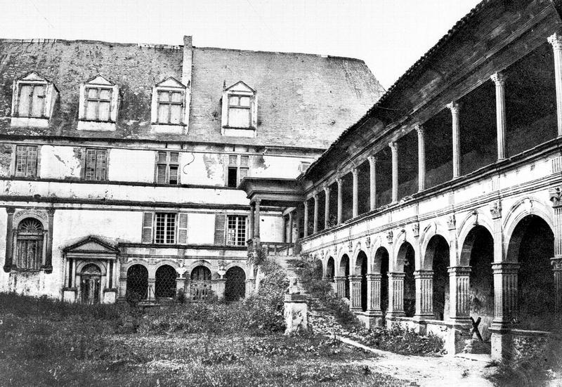 Cour d'honneur en 1858. pl.4