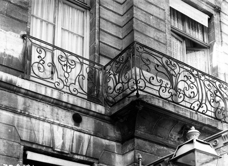 Balcon sur la cour intérieure, fer forgé