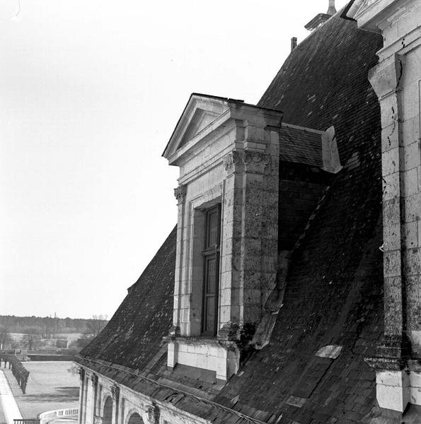 Extérieur, lucarne, bâtiment Louis XIV