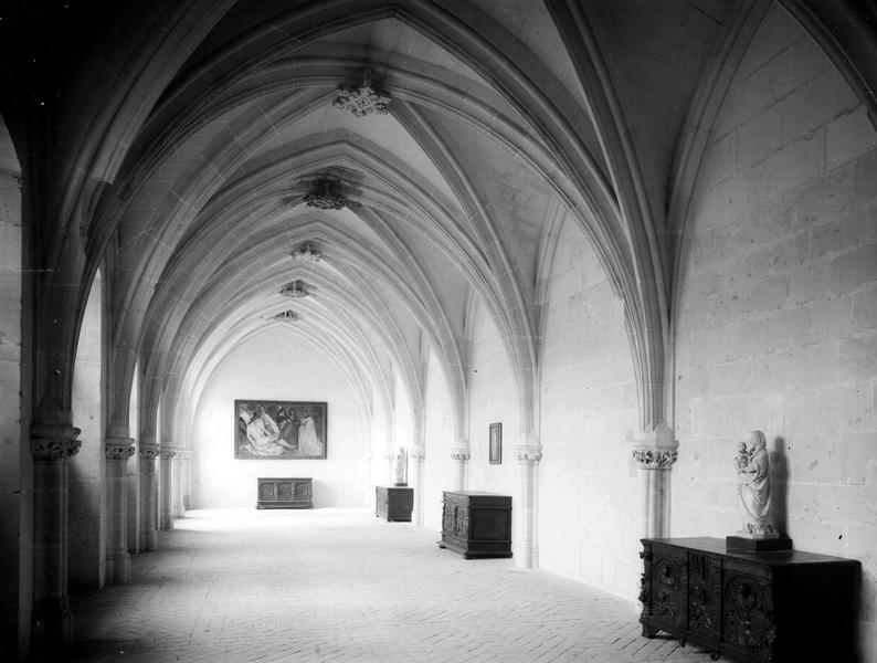 Premier étage, ancienne bibliothèque, exposition d'oeuvres d'art des Xve-XVIe siècles