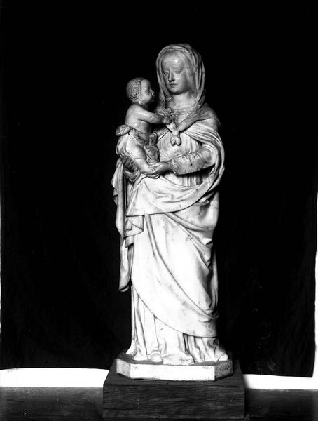 Statue : Vierge à l'Enfant, marbre